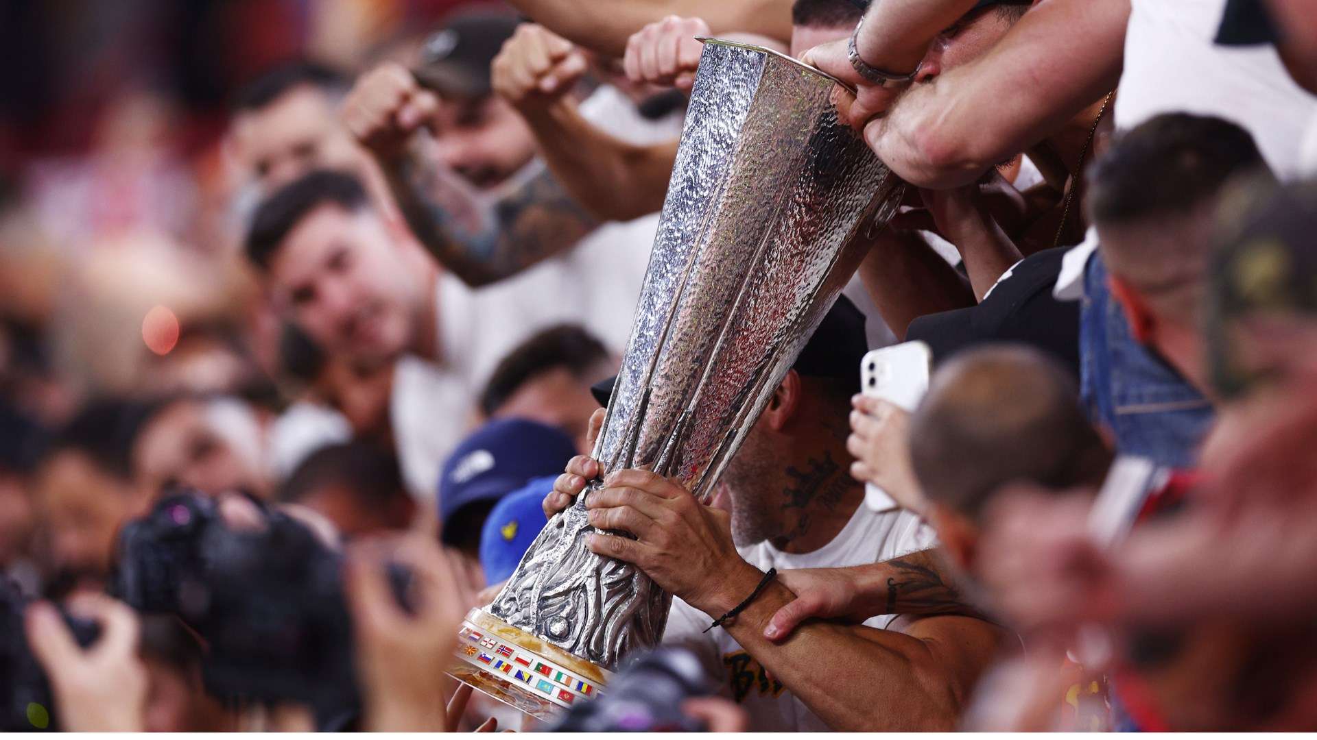 育界绽放出 育界绽放出